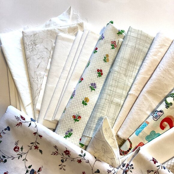 A Bundle Bag of Off-White / Cream Cotton Fabrics Material Scraps Quilting Sewing - Picture 2 of 7